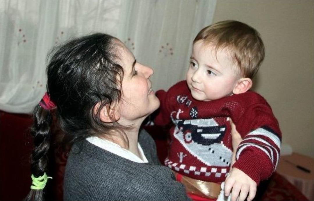 &Ccedil;ocuğunu 8 Ay Sonra G&ouml;rebildi