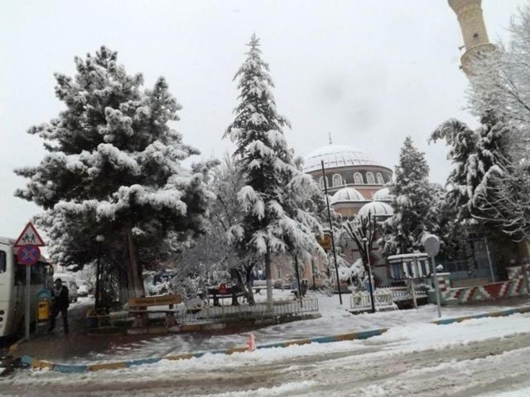 Bilecik&rsquo;in Yenipazar İl&ccedil;esi Beyaza B&uuml;r&uuml;nd&uuml;