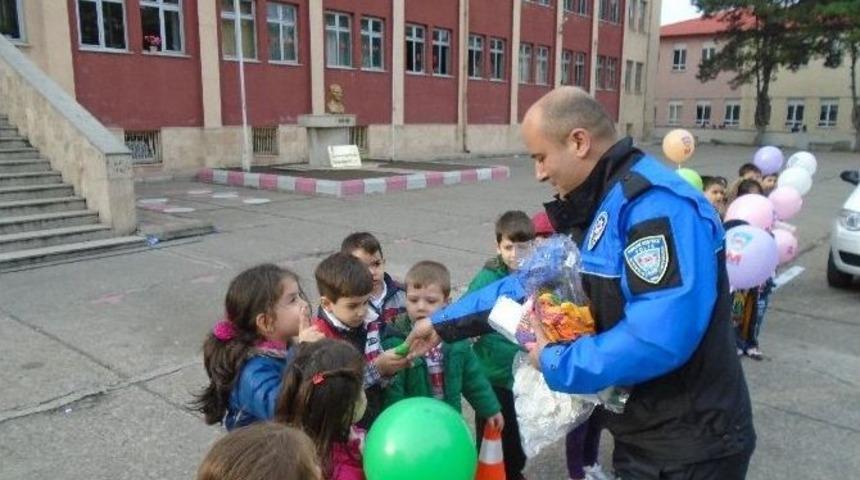 Amasra Polisi Minikleri Sevindirdi