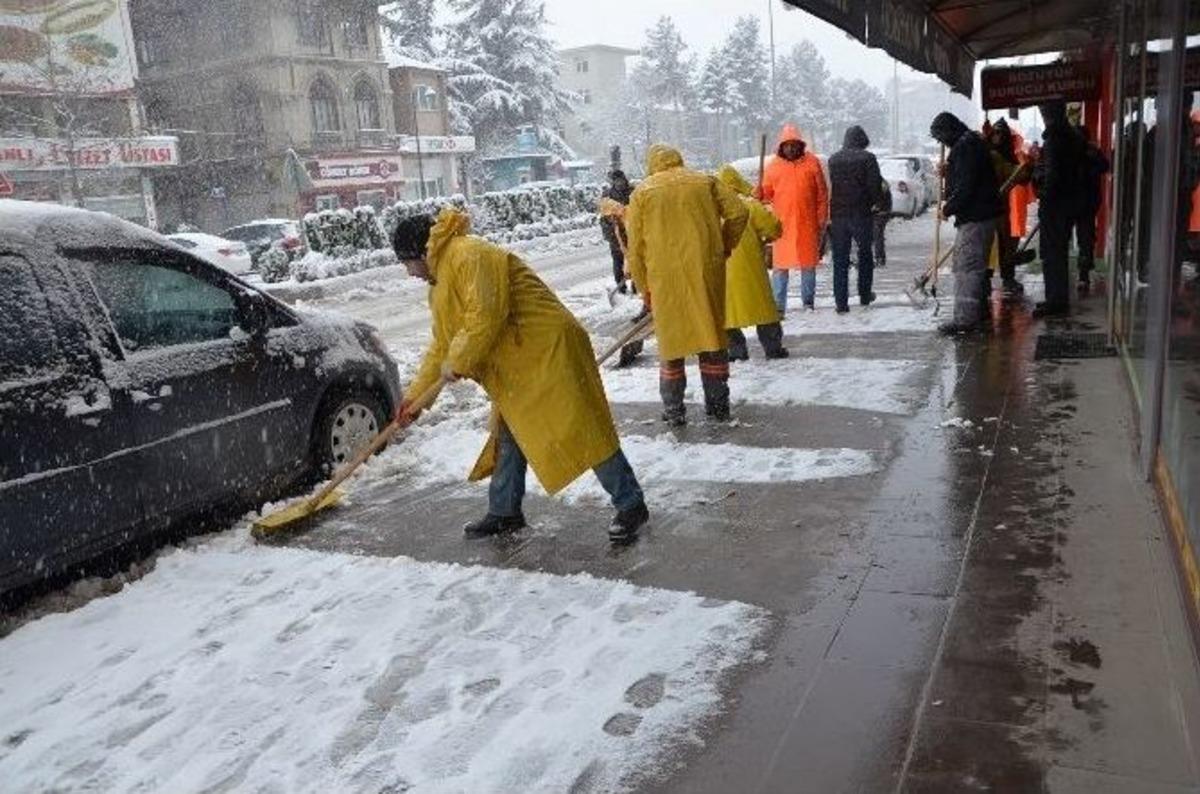 Boz&uuml;y&uuml;k Kara Uyandı