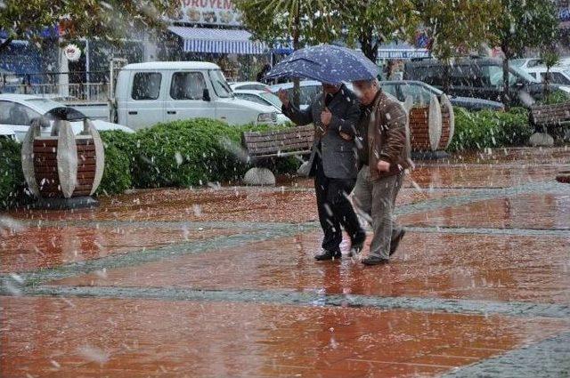 İzmir Beyaza Büründü