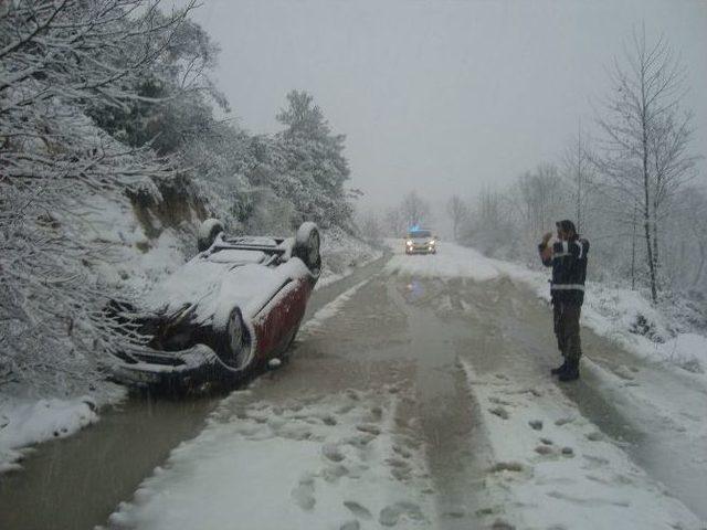 Biga’da Trafik Kazası: 2 Yaralı