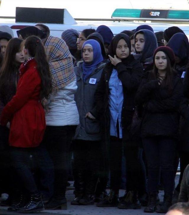 İnşaatta İntihar Eden Lise Öğrencisi Toprağa Verildi