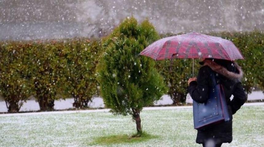 Kar Manisa Ve İl&ccedil;elerini Etkisi Altına Aldı