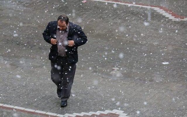 Kar Manisa Ve İlçelerini Etkisi Altına Aldı