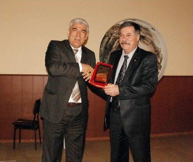 Doç. Dr. Aksoy’dan ‘’25 Aralık Gaziantep’in Kurtuluşu’’ Konferansı 1