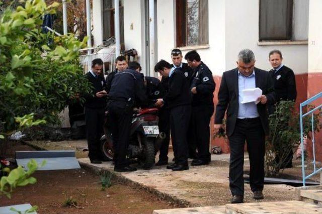 Cezaevinden Çıkıp Barışmaya Gitti, Eşi Ve Oğlu Benzin Döküp Yaktı