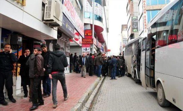 Van'da Polise Tepki Gösteren Esnaf Kepenk Kapattı