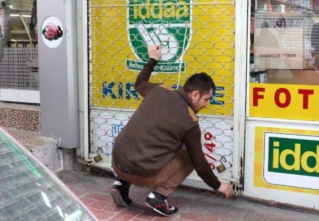 Van'da Polise Tepki Gösteren Esnaf Kepenk Kapattı