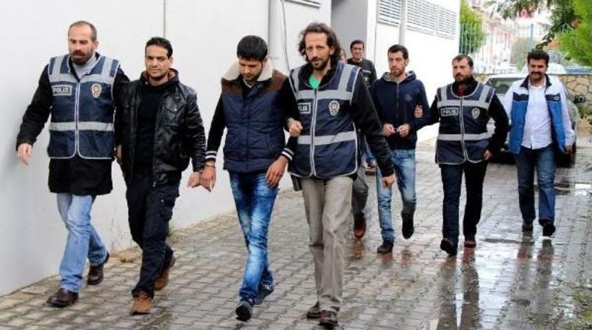 Suriyeli Dolandırıcılar Antalya'da Yakalandı