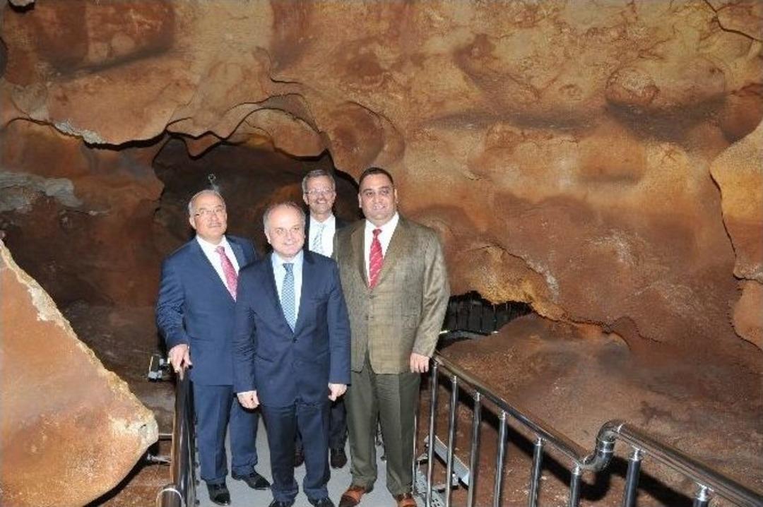 Vali &Ccedil;akacak, Taşkuyu Mağarası&rsquo;nı Gezdi
