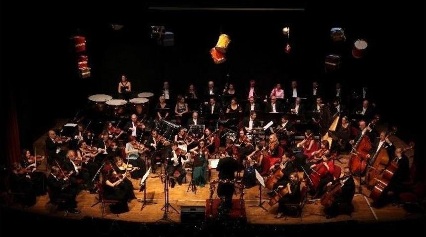 Karşıyaka&rsquo;da 2014&rsquo;&uuml;n Son Konseri