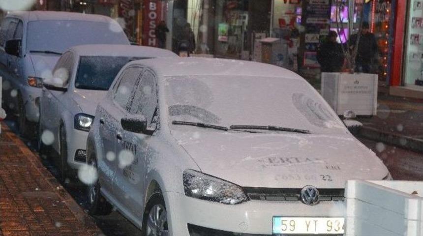 Tekirdağ&rsquo;ın &Ccedil;orlu İl&ccedil;esinde Kar Yağışı Başladı