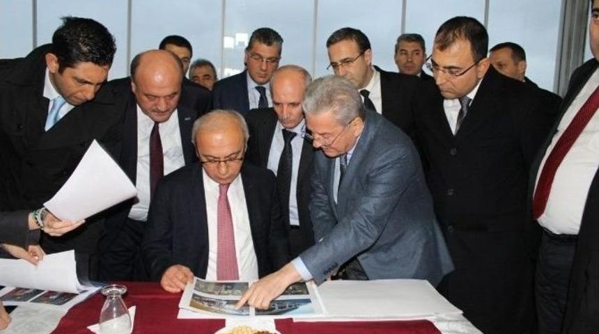 Bakan Elvan, İzmir Ve &Ccedil;andarlı Limanı Haberlerine A&ccedil;ıklık Getirdi