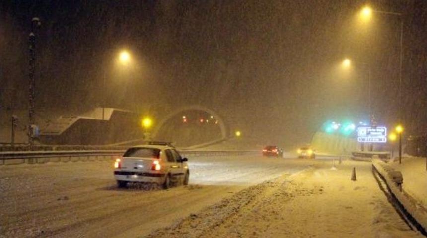 Kar Bolu Dağı'nda Ulaşımı Etkiliyor (4)