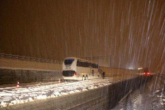 Kar Bolu Dağı'nda Ulaşımı Etkiliyor (4)