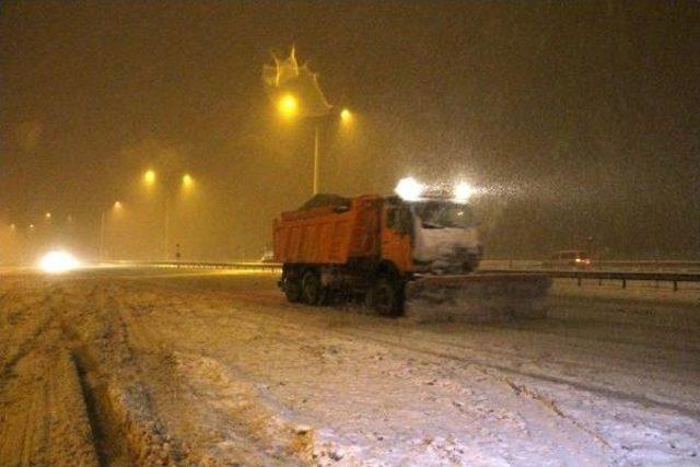 Kar Bolu Dağı'nda Ulaşımı Etkiliyor (4)