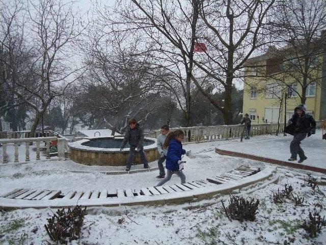 Tekirdağ’da Kar Ve Tipi Hayatı Felç Etti