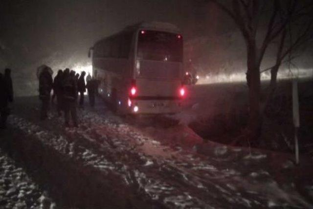 Uludağ Yolunda Kaza Yapan Araçlar Trafiği Kilitledi