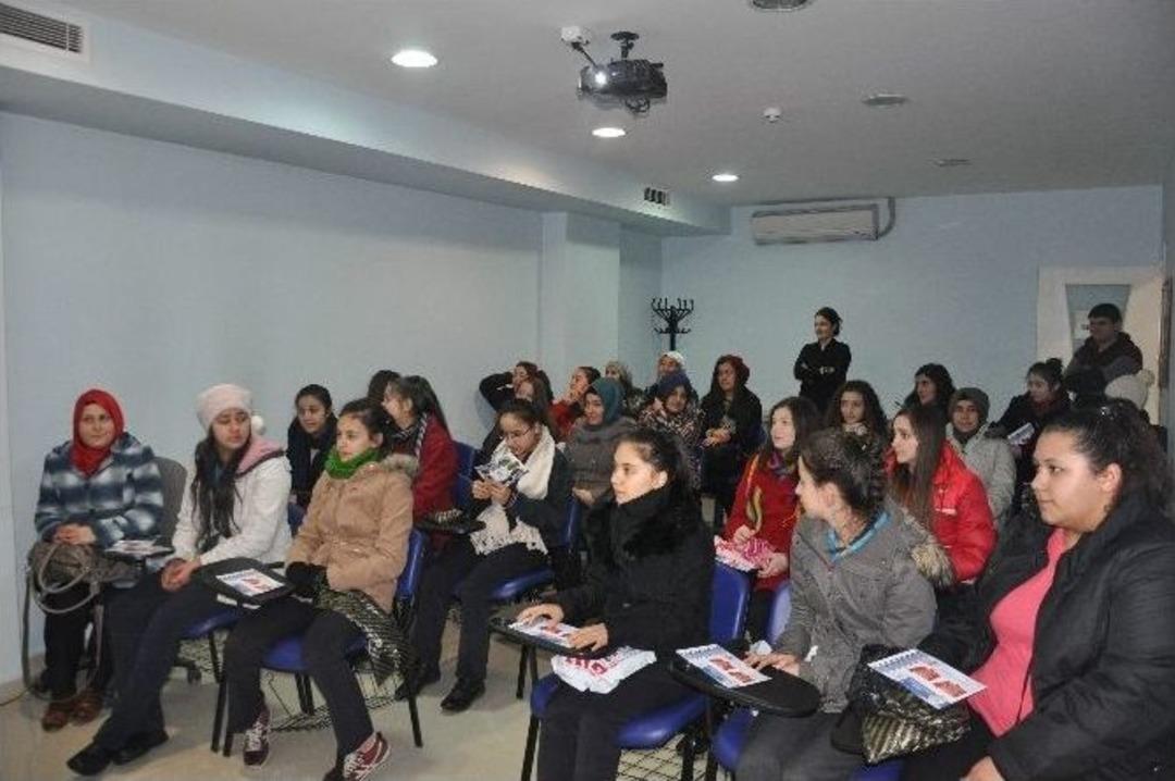 Liseli &Ouml;ğrenciler Gen&ccedil;lik Merkezini Gezdiler
