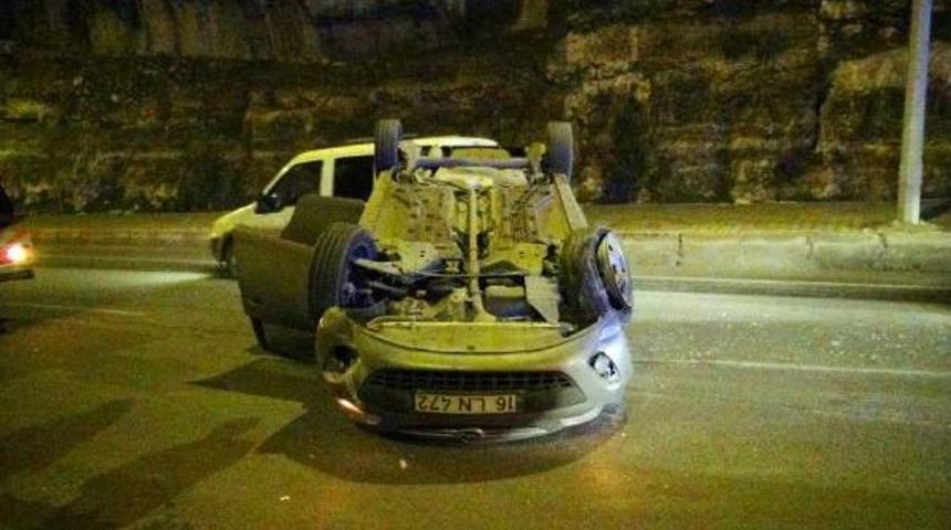 S&uuml;r&uuml;c&uuml;s&uuml;n&uuml;n Mesaj Atmaya &Ccedil;alıştığı Otomobil Takla Attı