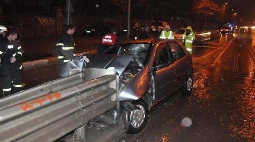 Ref&uuml;je &Ccedil;arpan Otomobilin S&uuml;r&uuml;c&uuml;s&uuml; Ağır Yaralandı