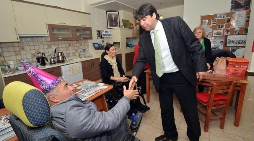 Fo&ccedil;a&rsquo;nın Engelsiz Kafesi&rsquo;nde Yeniyıl Coşkusu