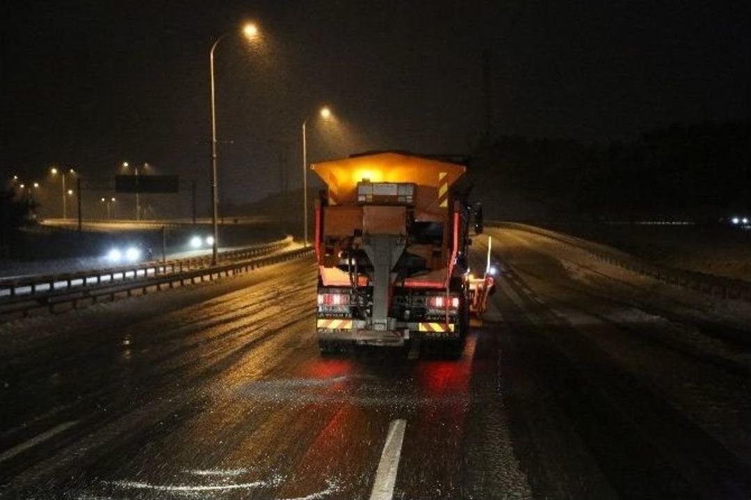 İbb, Bin 920 Personelle Karla M&uuml;cadele Etti