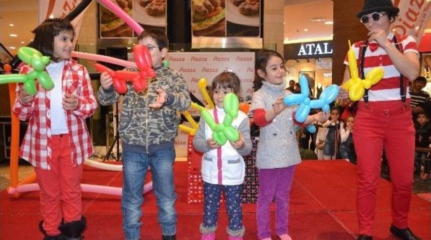 &Ccedil;ocuklara Neşeli Hediyeler