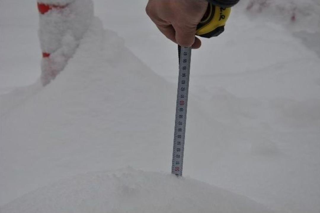 Dursunbey&rsquo;de Kar Kalınlığı 70 Santime Ulaştı