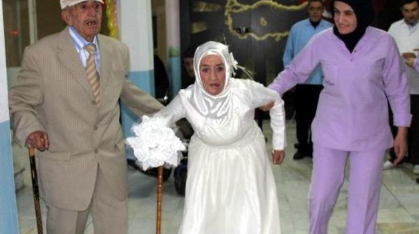 Huzurevinde Evlendiler