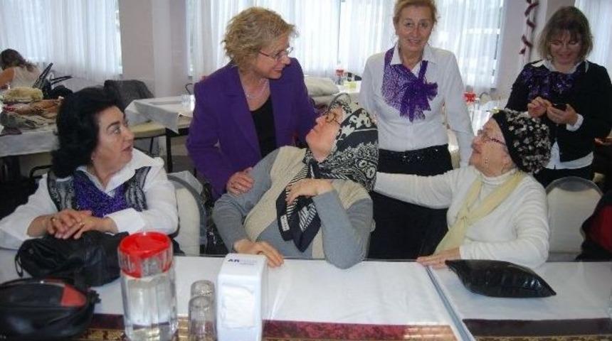 Huzurevi&rsquo;nde Yeni Yıl Neşesi