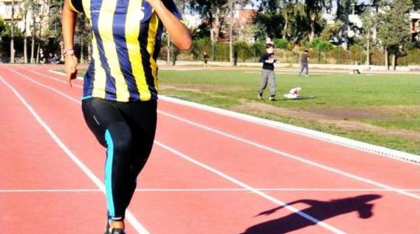 Fenerbah&ccedil;e Kısa Mesafe Atleti Feride'yi Kaptı