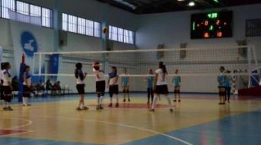 Iğdırlı Voleybolcular &Ccedil;eyrek Finalde