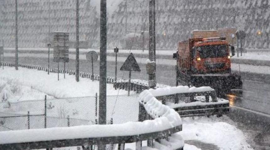 Kar, Bolu Ve D&uuml;zce'de K&ouml;y Yollarını Ulaşıma Kapadı