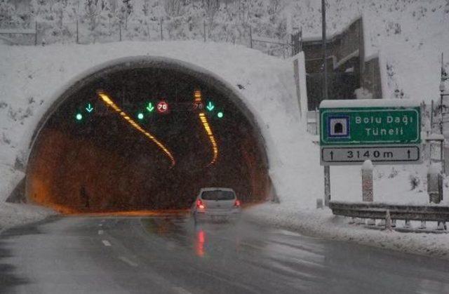 Kar, Bolu Ve Düzce'de Köy Yollarını Ulaşıma Kapadı