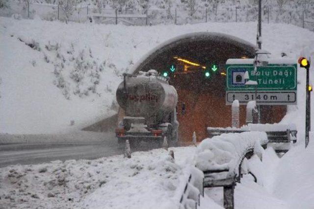 Kar, Bolu Ve Düzce'de Köy Yollarını Ulaşıma Kapadı