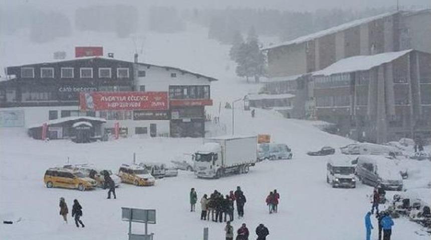 Uludağ&rsquo;Da Bir G&uuml;nde Yarım Metre Kar Yağdı