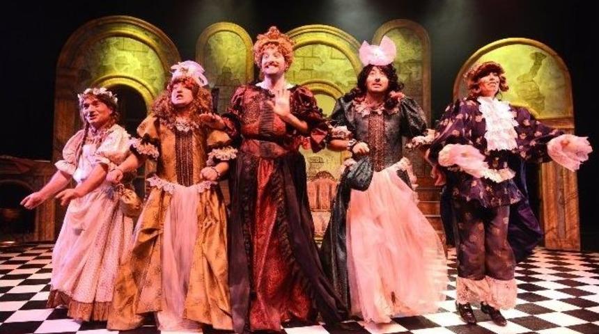 Oyun Oyun İ&ccedil;inde Elmalı&rsquo;yı B&uuml;y&uuml;ledi