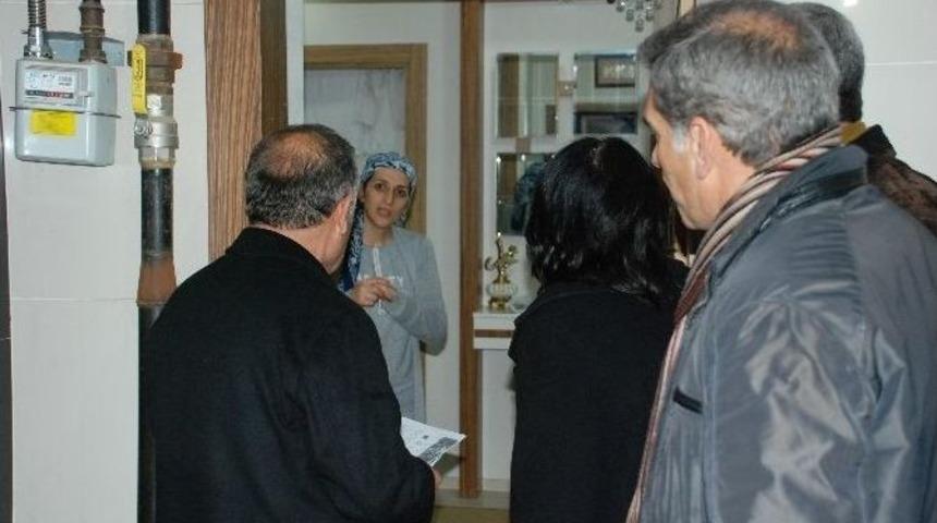 Dbp&rsquo;liler Kapı Kapı Dolaşarak, Kobanililere Yardım Topladı