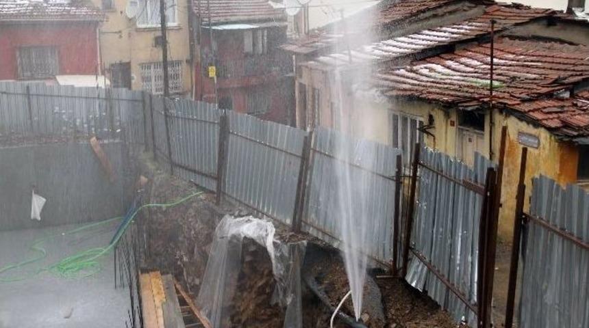 Gece Donan Su Borusu Patladı