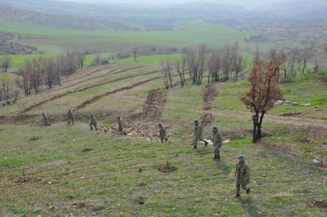 Mühimmat Yüklü Kamyon Patladı, Yol Havaya Uçtu