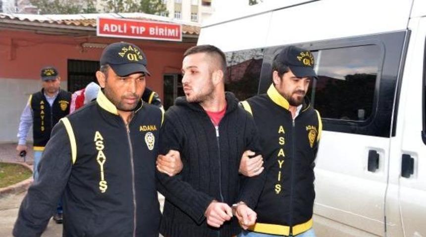 Lise &Ouml;ğrencisinin Cep Telefonunu Gasp Ettiler