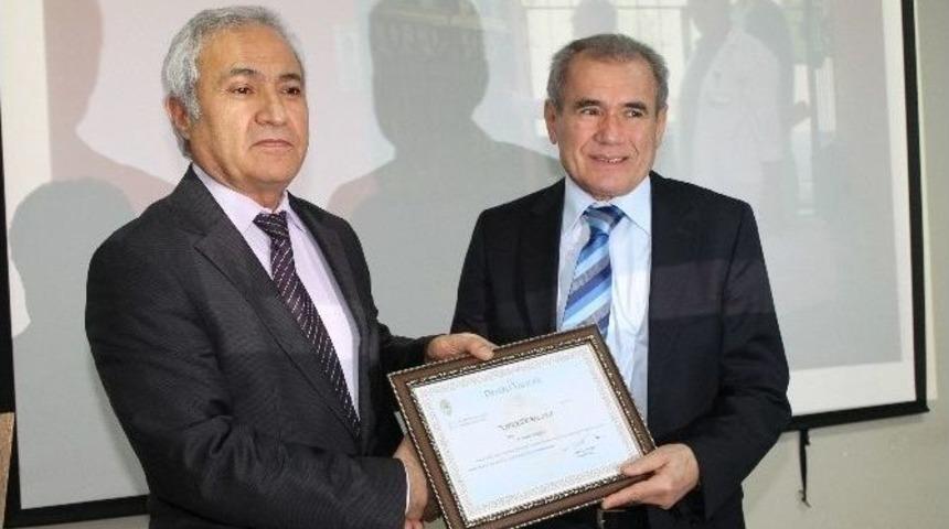 Eski Başhekim 70 Hasta Yatağı Bağışladı