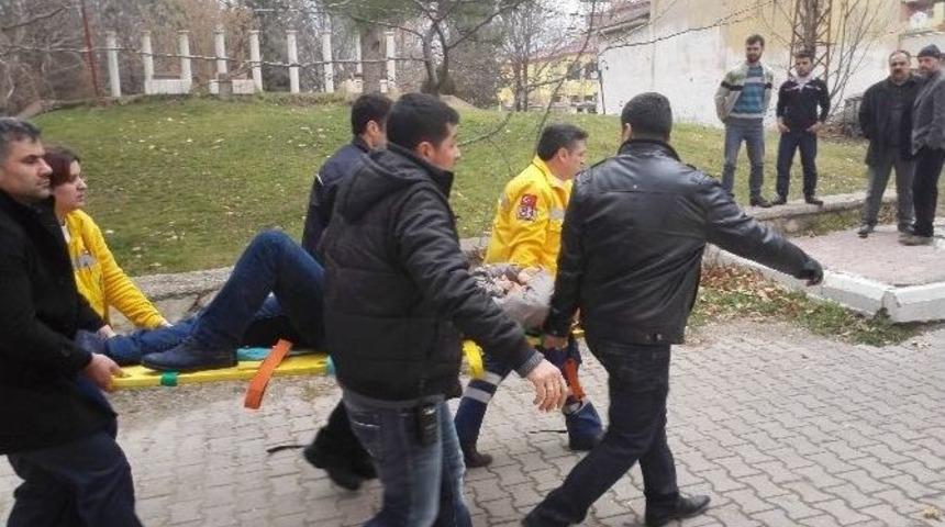 Polis, Kendisini Bı&ccedil;aklayan Kişiyi Tabancayla Yaraladı