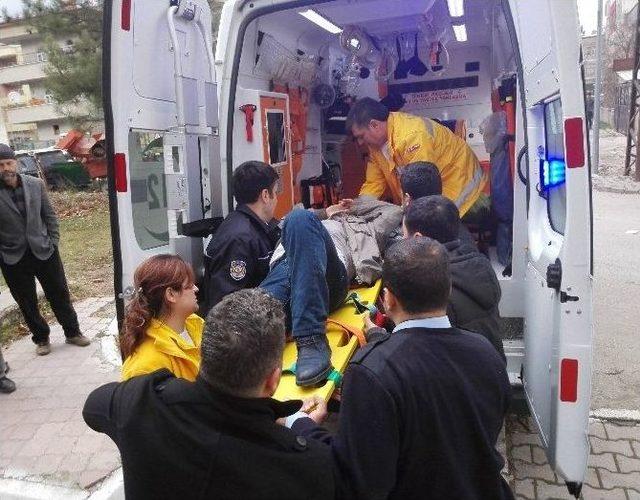 Polis, Kendisini Bıçaklayan Kişiyi Tabancayla Yaraladı