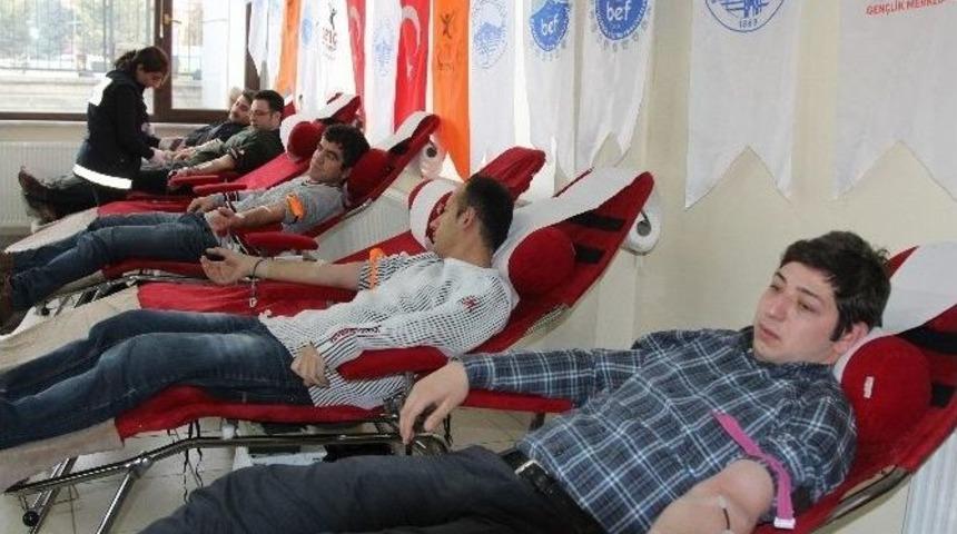 Gen&ccedil; Kaymek&rsquo;ten Anlamlı Bağış