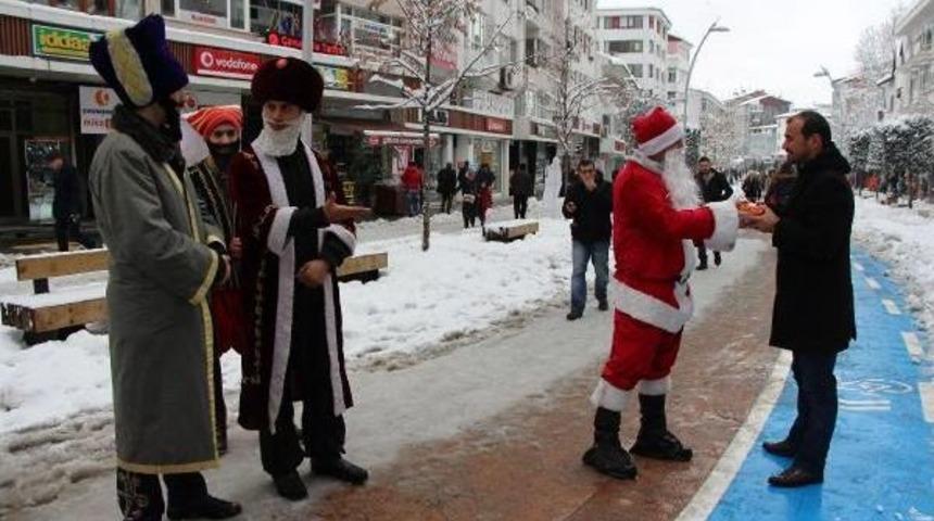Bbp'liler, 'yeni&ccedil;eri'ye 'noel Baba'yı Kovalattı