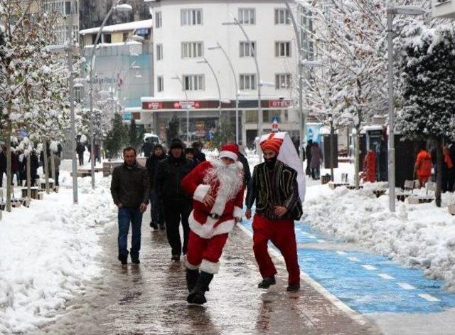 Bbp'liler, 'yeniçeri'ye 'noel Baba'yı Kovalattı