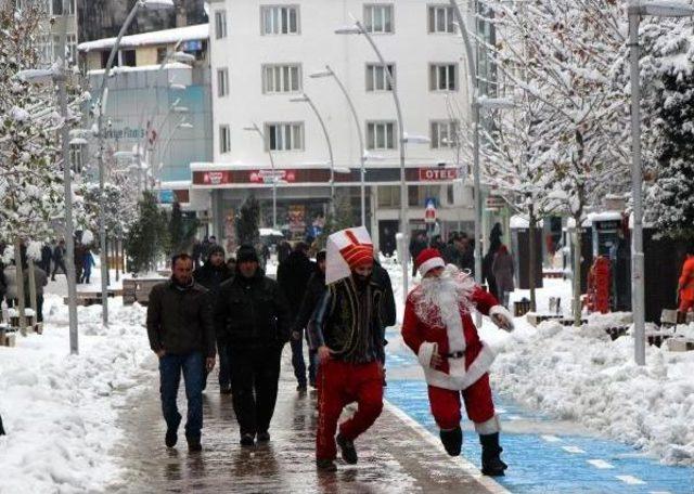 Bbp'liler, 'yeniçeri'ye 'noel Baba'yı Kovalattı